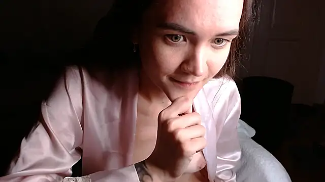 Snapshot of EvelynGG chatting on January 4, 7:13 am EvelynGG online show from January 4, 7:13 am