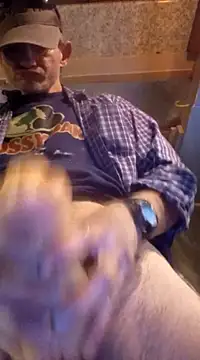 Snapshot of ROBERT0516 chatting on March 17, 2:12 pm ROBERT0516 online show from March 17, 2:12 pm