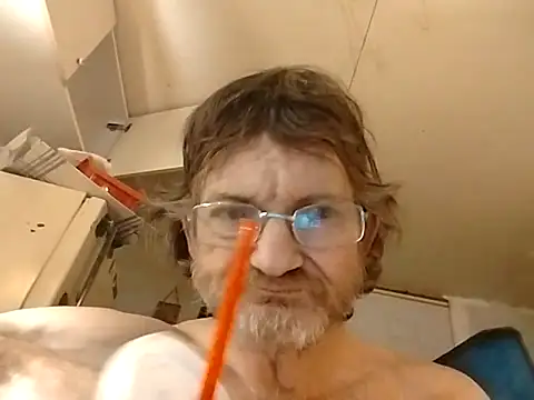 Snapshot of ROBERT0516 chatting on October 22, 4:13 am ROBERT0516 online show from October 22, 4:13 am