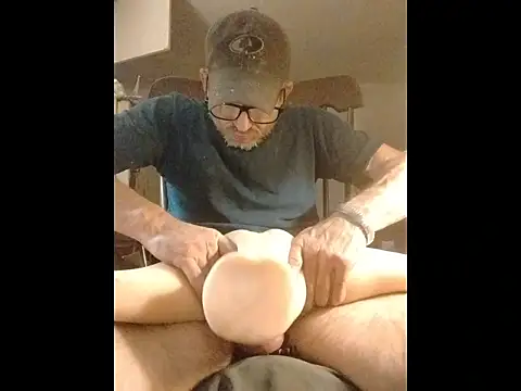 Snapshot of ROBERT0516 chatting on December 3, 8:00 am ROBERT0516 online show from December 3, 8:00 am