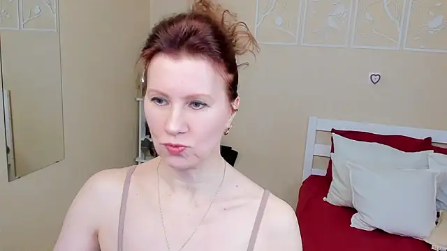 FoxySophia online show from March 23, 9:10 am