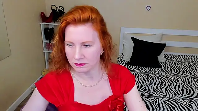 Snapshot of FoxySophia chatting on April 28, 8:08 am FoxySophia online show from April 28, 8:08 am