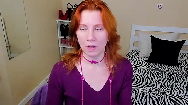 Snapshot of FoxySophia chatting on April 30, 12:22 pm FoxySophia online show from April 30, 12:22 pm