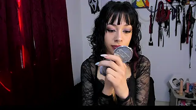 dungeongirls online show from January 11, 7:05 pm