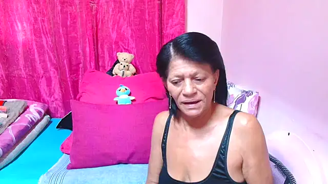 Snapshot of SLUTTYROXY chatting on December 20, 6:20 am SLUTTYROXY online show from December 20, 6:20 am