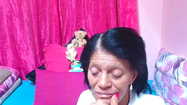 Snapshot of SLUTTYROXY chatting on December 22, 8:17 pm SLUTTYROXY online show from December 22, 8:17 pm