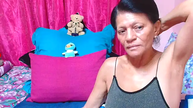 Snapshot of SLUTTYROXY chatting on January 7, 6:43 pm SLUTTYROXY online show from January 7, 6:43 pm