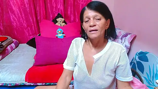 Snapshot of SLUTTYROXY chatting on January 13, 5:02 am SLUTTYROXY online show from January 13, 5:02 am