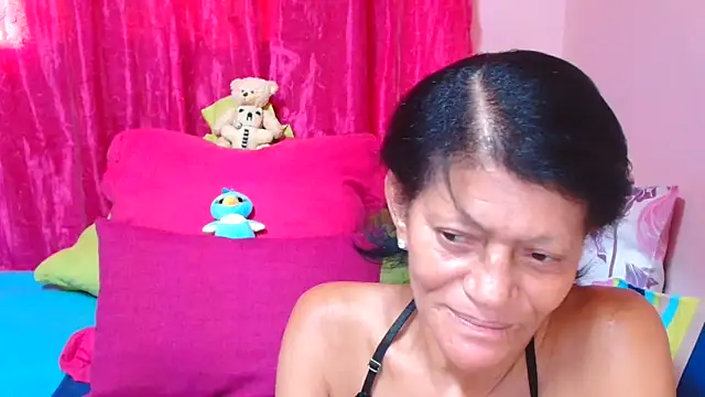 Snapshot of SLUTTYROXY chatting on February 5, 6:18 am SLUTTYROXY online show from February 5, 6:18 am