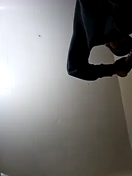 UncutHammer69 online show from December 2, 5:35 am