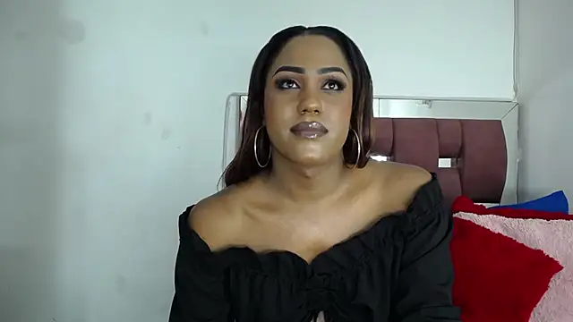 LoraineBigCockTs online show from October 29, 8:54 pm