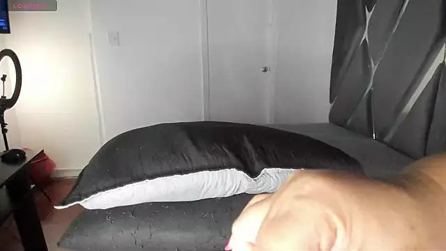 moonsweet1 online show from April 25, 5:21 pm