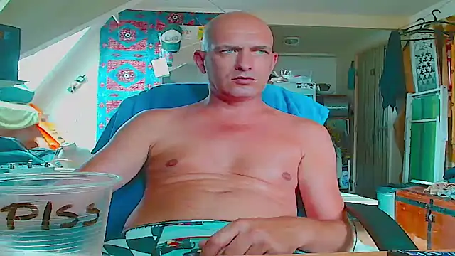 Snapshot of maxhard77 chatting on July 5, 11:17 am maxhard77 online show from July 5, 11:17 am