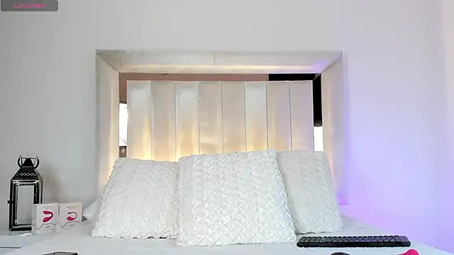 Snapshot of SUSIEPOWELL chatting on December 4, 9:57 pm SUSIEPOWELL online show from December 4, 9:57 pm