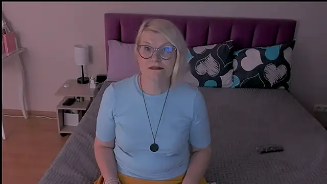 sabrinamacmarren online show from February 15, 7:06 pm