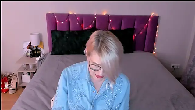 sabrinamacmarren online show from December 22, 1:52 pm