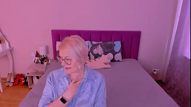 sabrinamacmarren online show from February 1, 1:31 pm