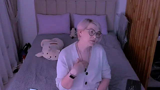 sabrinamacmarren online show from March 16, 5:06 pm