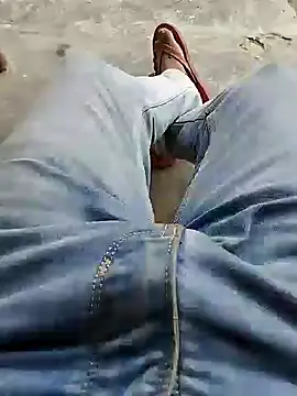 Snapshot of bigh96dik chatting on January 13, 8:26 am bigh96dik online show from January 13, 8:26 am