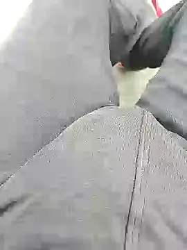 Snapshot of bigh96dik chatting on January 28, 5:00 am bigh96dik online show from January 28, 5:00 am