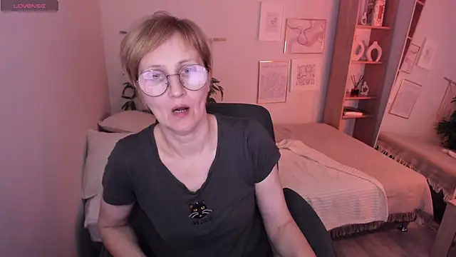 Paris Cherry online show from April 19, 6:10 pm