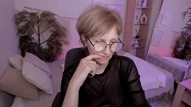 Paris Cherry online show from July 9, 6:45 pm