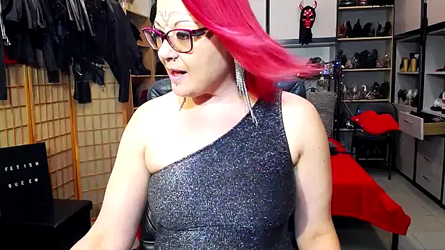 Snapshot of LindaDaemonX chatting on March 15, 11:19 am LindaDaemonX online show from March 15, 11:19 am