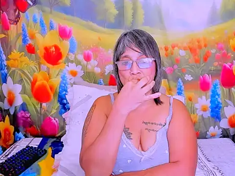 indianroxy online show from April 8, 7:25 pm