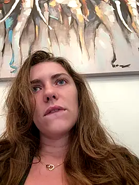 Snapshot of MariiD chatting on October 12, 6:12 am MariiD online show from October 12, 6:12 am