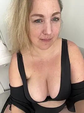 Snapshot of Anna_Alexa chatting on March 13, 7:31 am Anna Alexa online show from March 13, 7:31 am