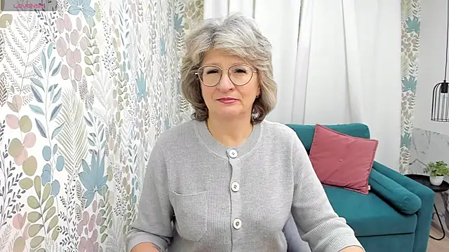 Snapshot of EvelynJoyful chatting on December 9, 5:07 am EvelynJoyful online show from December 9, 5:07 am