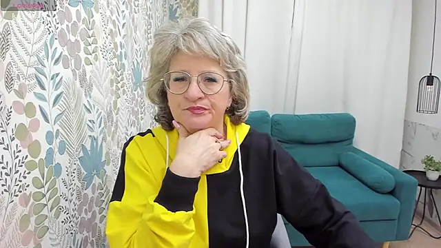 Snapshot of EvelynJoyful chatting on December 24, 5:16 am EvelynJoyful online show from December 24, 5:16 am