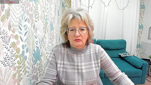 Snapshot of EvelynJoyful chatting on January 6, 4:58 am EvelynJoyful online show from January 6, 4:58 am