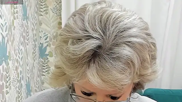 Snapshot of EvelynJoyful chatting on January 24, 5:42 am EvelynJoyful online show from January 24, 5:42 am