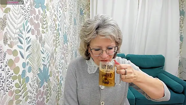 Snapshot of EvelynJoyful chatting on January 27, 5:14 am EvelynJoyful online show from January 27, 5:14 am