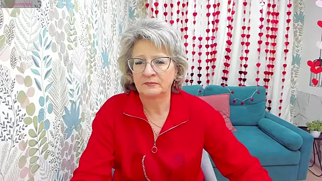 Snapshot of EvelynJoyful chatting on February 17, 6:31 am EvelynJoyful online show from February 17, 6:31 am