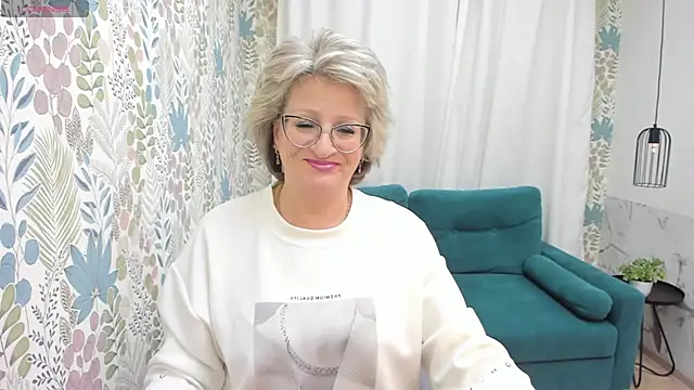 Snapshot of EvelynJoyful chatting on March 10, 11:32 am EvelynJoyful online show from March 10, 11:32 am