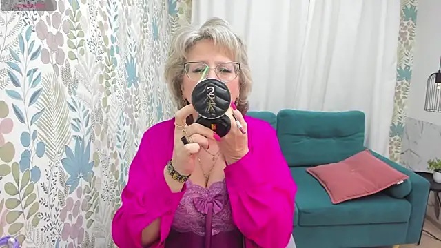 Snapshot of EvelynJoyful chatting on March 13, 11:51 am EvelynJoyful online show from March 13, 11:51 am