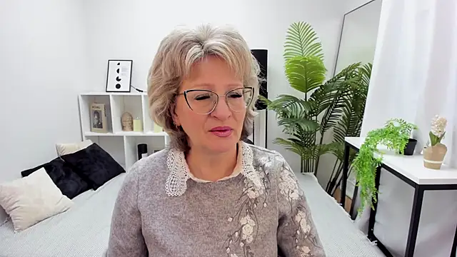 Snapshot of EvelynJoyful chatting on March 19, 5:30 am EvelynJoyful online show from March 19, 5:30 am