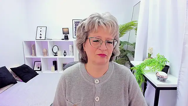 Snapshot of EvelynJoyful chatting on November 21, 5:17 am EvelynJoyful online show from November 21, 5:17 am