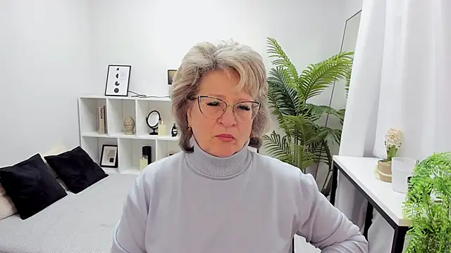 Snapshot of EvelynJoyful chatting on November 26, 5:08 am EvelynJoyful online show from November 26, 5:08 am