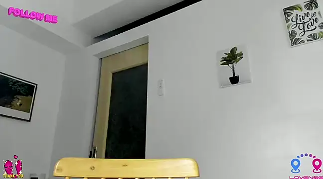 hottycrishina online show from December 16, 10:18 am