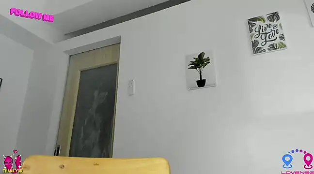 hottycrishina online show from January 13, 9:19 am