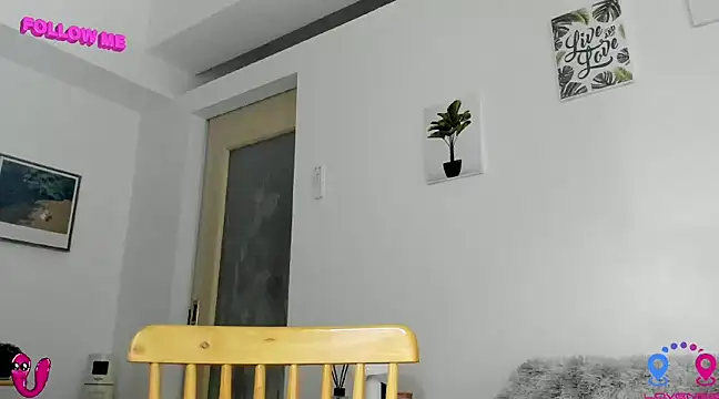 hottycrishina online show from March 3, 9:00 am