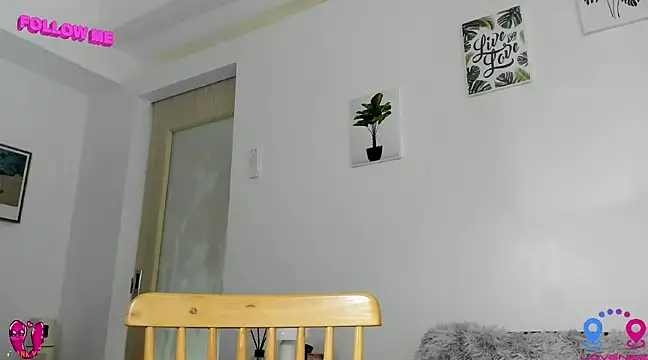 hottycrishina online show from March 8, 7:27 am