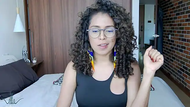 illaroom online show from December 3, 9:45 pm