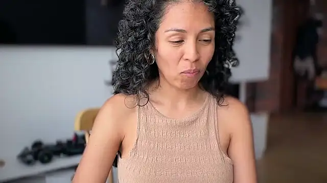 illaroom online show from April 17, 5:05 pm