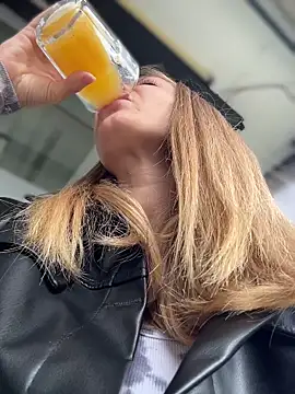 Snapshot of AnastasiaAniess chatting on November 2, 11:01 am AnastasiaAniess online show from November 2, 11:01 am