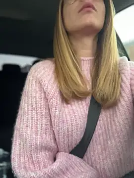 Snapshot of AnastasiaAniess chatting on November 6, 6:25 am AnastasiaAniess online show from November 6, 6:25 am