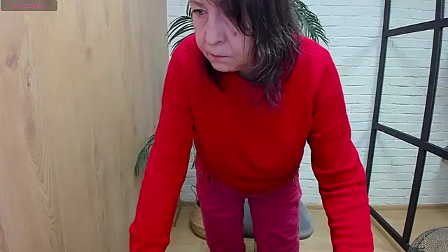 Snapshot of LindaPassionate chatting on February 15, 5:19 am LindaPassionate online show from February 15, 5:19 am